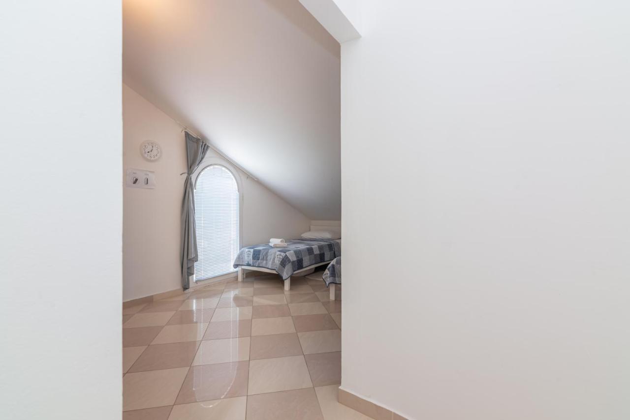 Apartment Mimoza 6, Baska, Krk Bagian luar foto