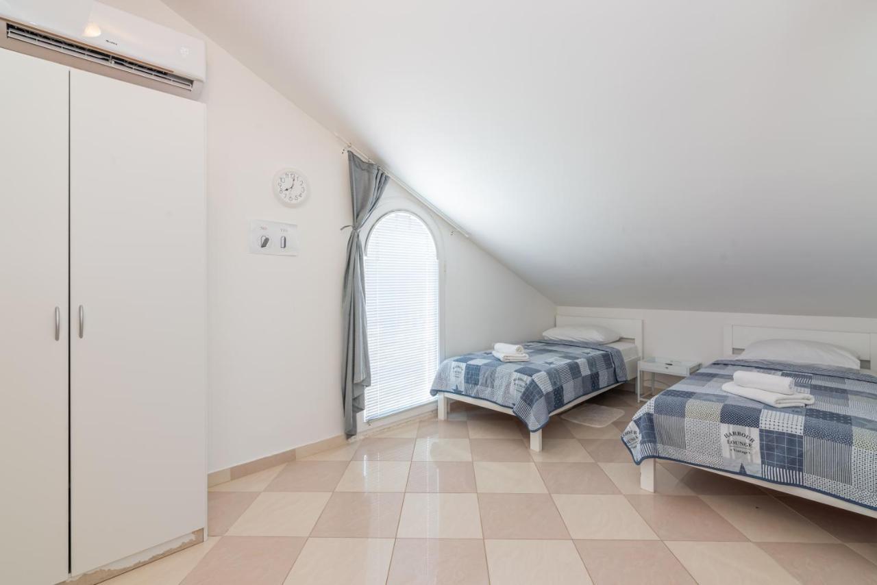 Apartment Mimoza 6, Baska, Krk Bagian luar foto