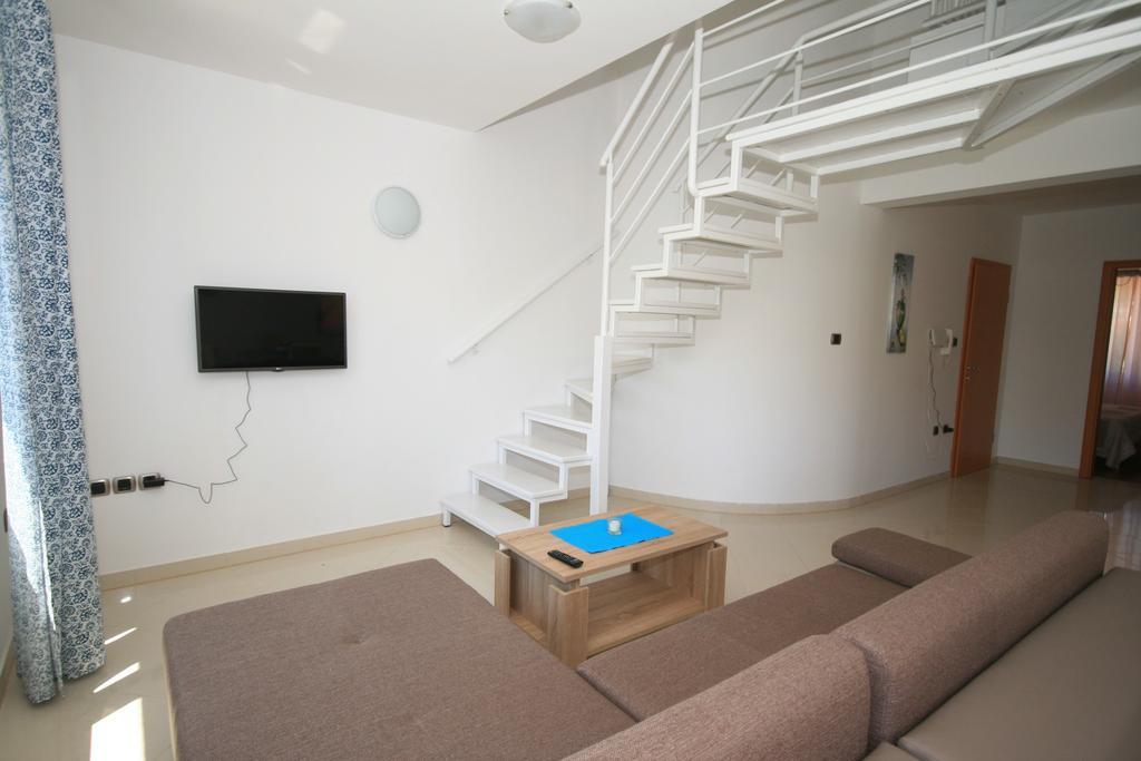 Apartment Mimoza 6, Baska, Krk Bagian luar foto