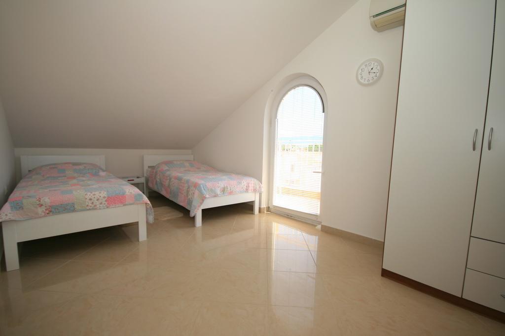 Apartment Mimoza 6, Baska, Krk Bagian luar foto