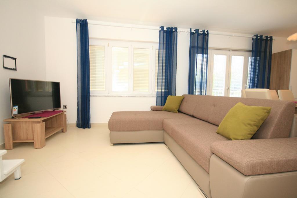Apartment Mimoza 6, Baska, Krk Bagian luar foto