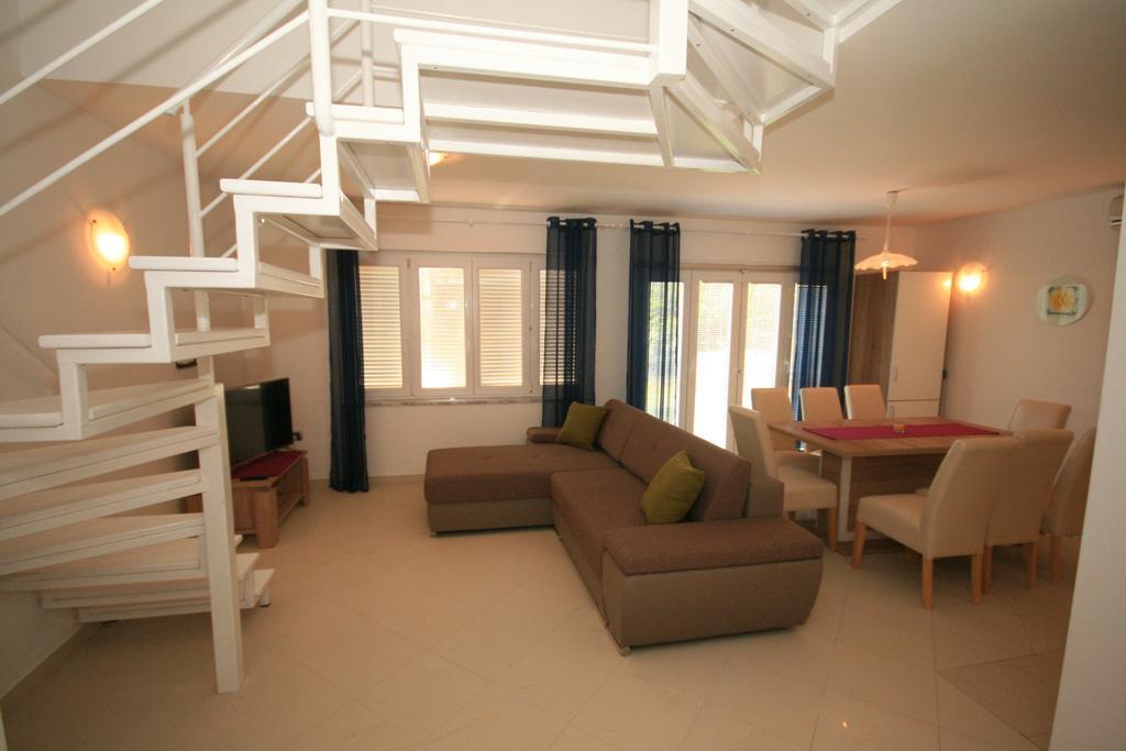 Apartment Mimoza 6, Baska, Krk Bagian luar foto
